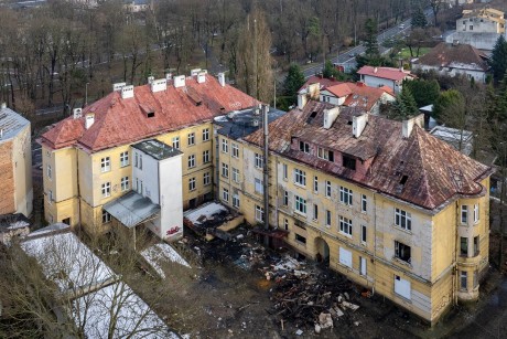 Po pożarze - trwa rozbiórka budynku przy Ogrodowej. „To były trudne działania”