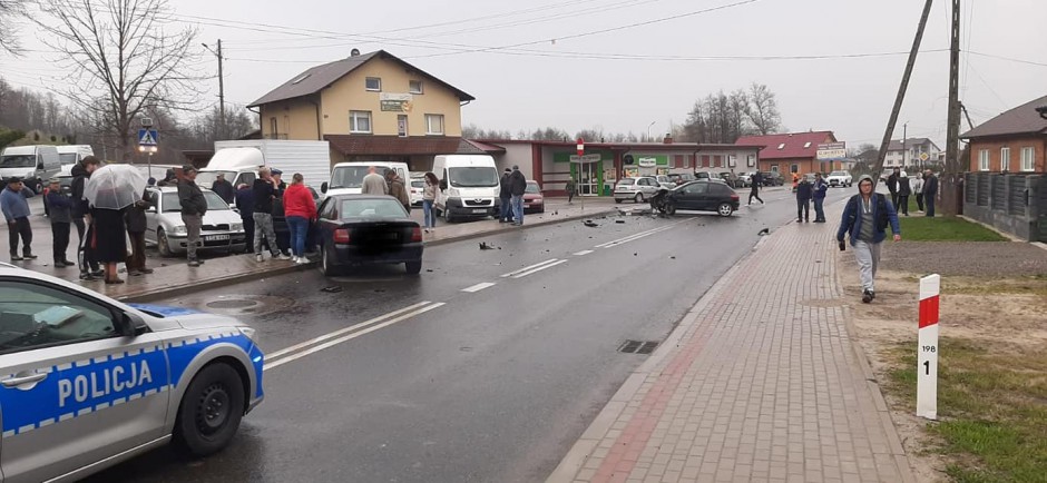 Kolizja w Samborcu. Zniszczonych siedem samochodów