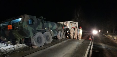 [FOTO] Nasi strażacy przyszli z ratunkiem… amerykańskim żołnierzom