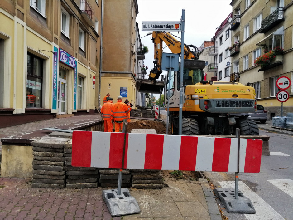 W centrum Kielc przebudowują kolejny chodnik