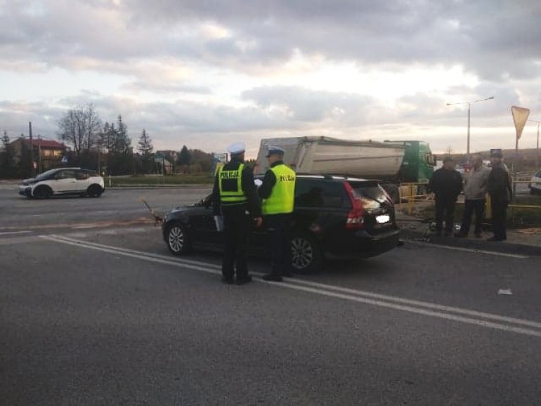 Wypadek w Czerwonej Górze. Sprawca odmówił badania alkomatem.