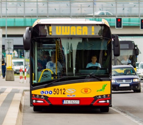 Bójka w nocnym autobusie. Agresywny pasażer na gapę