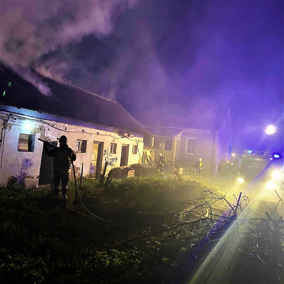 Budynek stanął w płomieniach po uderzeniu pioruna