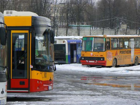 Dużo opóźnień autobusów. Powód - trudne warunki na drogach