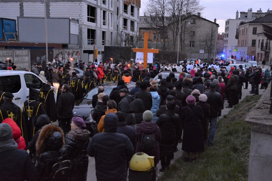 [FOTO] Ulicami przeszła miejska Droga Krzyżowa