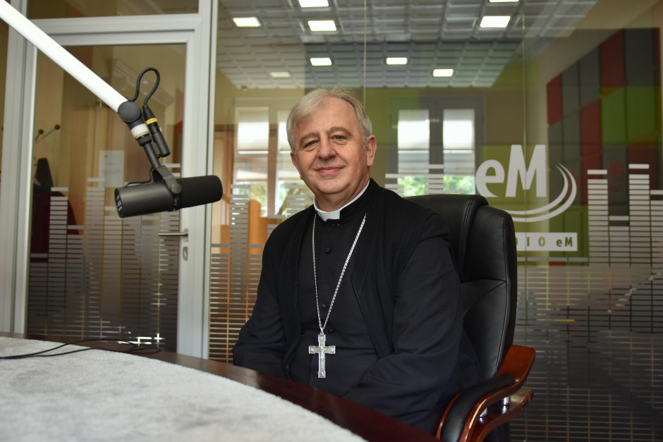 Biskup Jan Piotrowski: Katolicy mają prawo do religii w szkołach