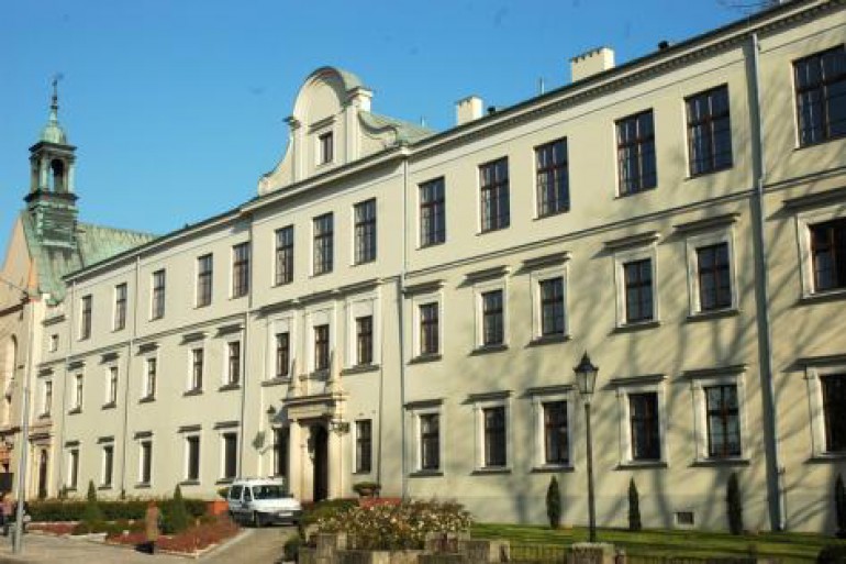 "Rewizor" w reżyserii Ewy Lubacz. Inscenizacja Teatru Wyższego Seminarium Duchownego w Kielcach