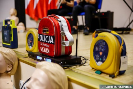 Defibrylatory AED na mapie Google? Trwa weryfikacja świętokrzyskich punktów