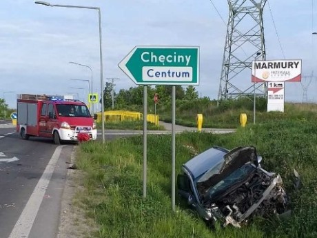 Poranny wypadek w Chęcinach. Cztery osoby w szpitalu