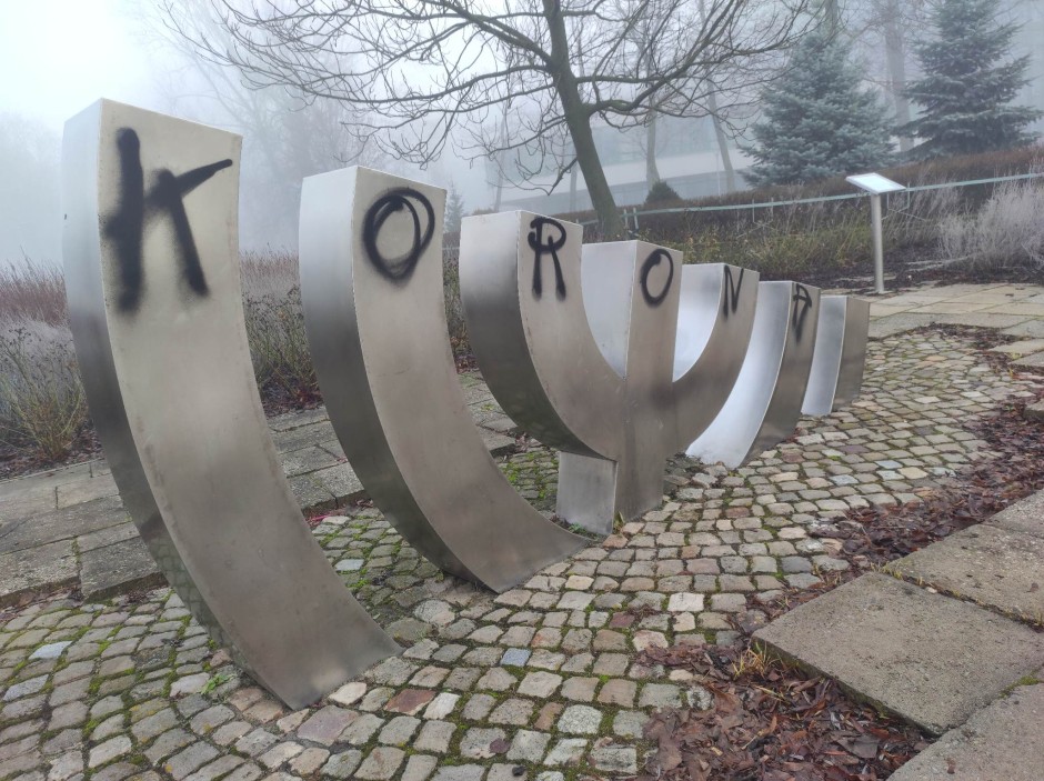 Pomnik pamięci Żydów z kieleckiego getta pomazany