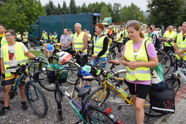 [VIDEO + FOTO] Rowerowi pielgrzymi ruszyli na Jasną Górę!