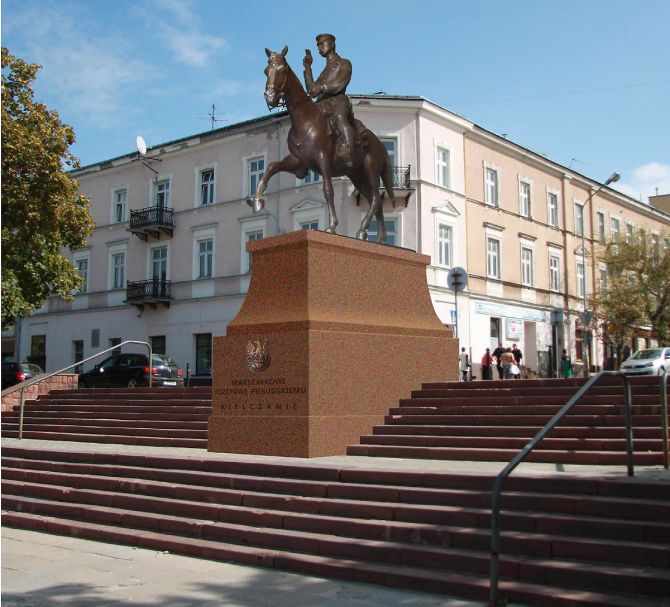 Brakuje 100tys. na pomnik marszałka