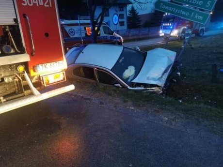 Śmiertelny wypadek w gminie Pierzchnica. Jeden z kierowców zmarł po godzinnej reanimacji