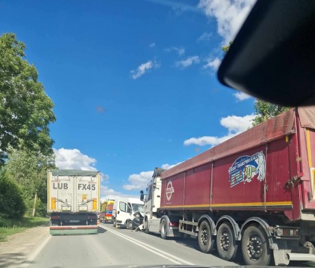 Trzy pojazdy zderzyły się w Łagowie. Mężczyzna ranny