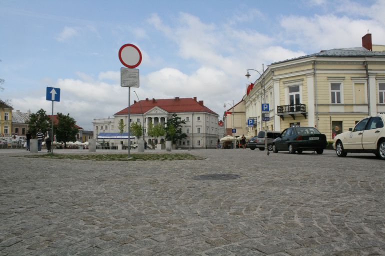 Donice w końcu staną na Rynku