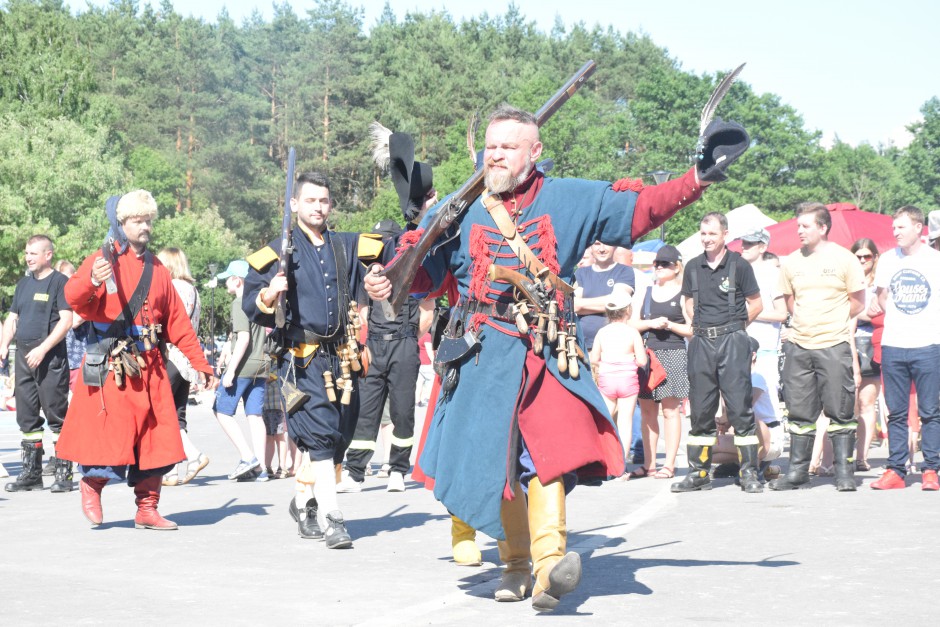 [FOTO] Rodzinne świętowanie rocznic historycznych w Chmielniku