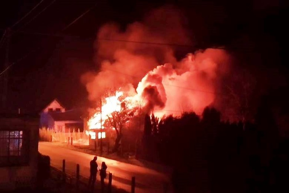 Pożar pustostanu w powiecie ostrowieckim