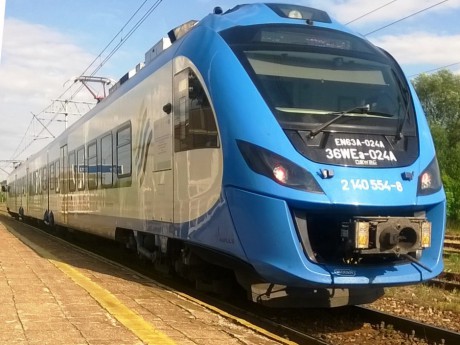 Prawie setka ewakuowanych pasażerów pociągu w Psarach