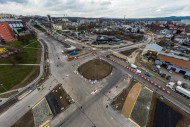 Została ostatnia warstwa asfaltu, ale pogoda nie sprzyja robotom