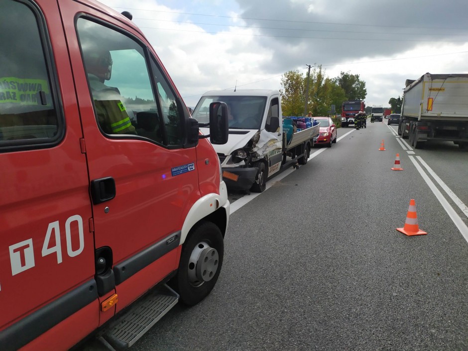 Kolizja w Smykowie. Ciężarówka przewoziła butle z gazem