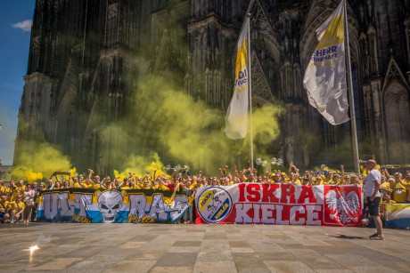 Zbiórka, licytacje i szycie maseczek. Kibice Iskry Kielce pomagają w walce z koronawirusem