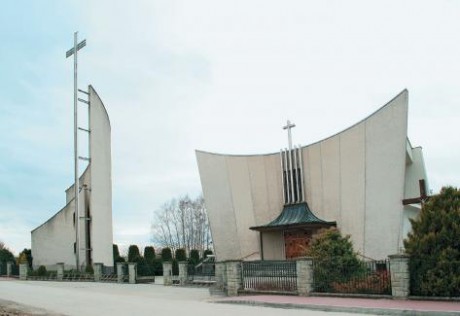 Biskup Kielecki Jan Piotrowski poświęcił kościół w Ratajach