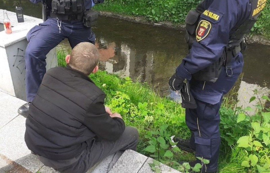 Pijany chciał złapać kaczkę. Skończył w Silnicy