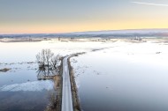 Droga w Nieprowicach zalana. Nida wystąpiła z brzegów