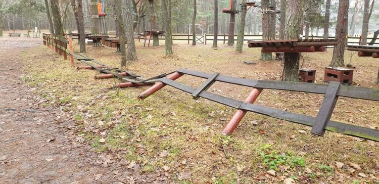 [FOTO] Kielecki Stadion Leśny regularnie niszczony przez wandali