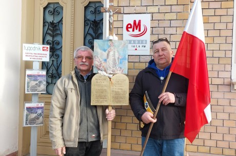 Pielgrzymują szlakiem bł. Wincentego Kadłubka. Odwiedzili Radio eM