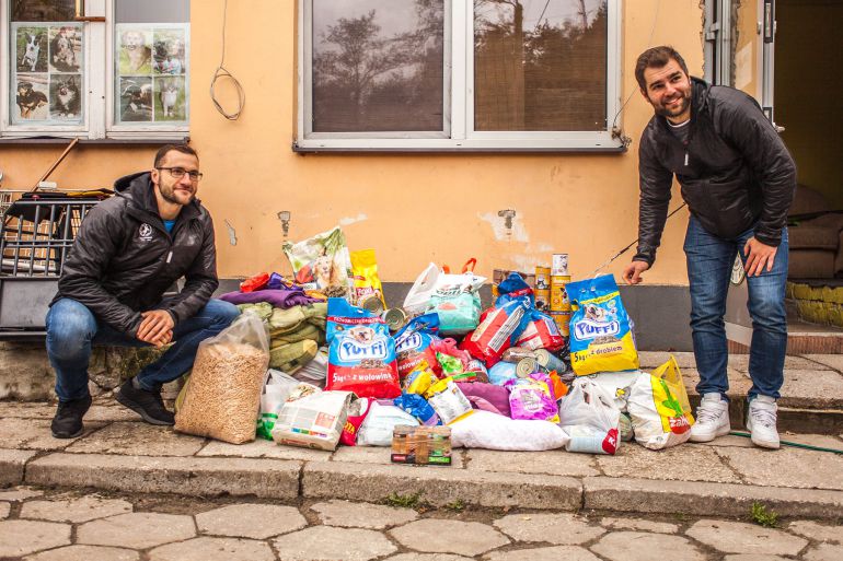 Zawodnicy PGE VIVE odwiedzili schronisko w Dyminach
