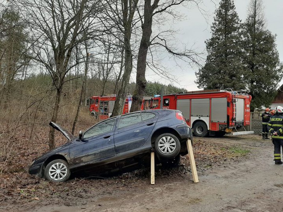 Tragiczny wypadek w gminie Staszów. Samochód w rowie, a w nim nieżyjący mężczyzna