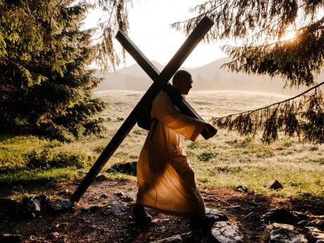 Z krzyżem przez Polskę i na Giewont. Rozmowa z Michałem Ulewińskim