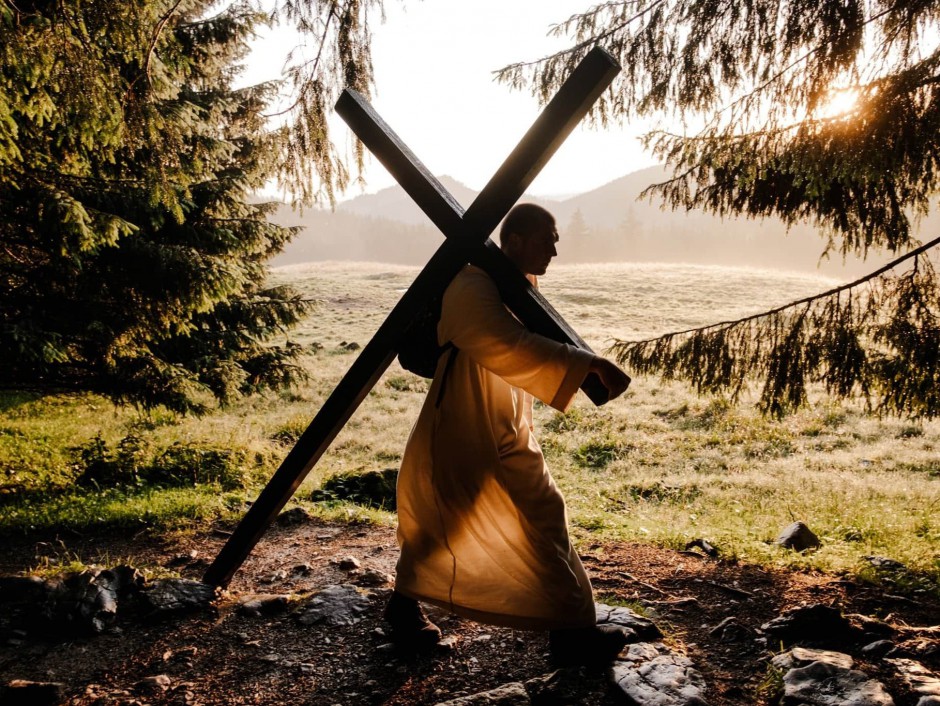 Z krzyżem przez Polskę i na Giewont. Rozmowa z Michałem Ulewińskim