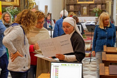 Siostra Hanna Szmigielska, dyrygent Scholi Cantorum Kielcensis: Chorał gregoriański tworzy muzykę sakralną