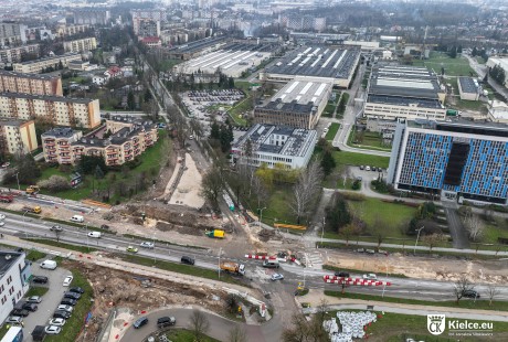 Na skrzyżowaniu praca wre. Kiedy pojedziemy nowymi drogami?