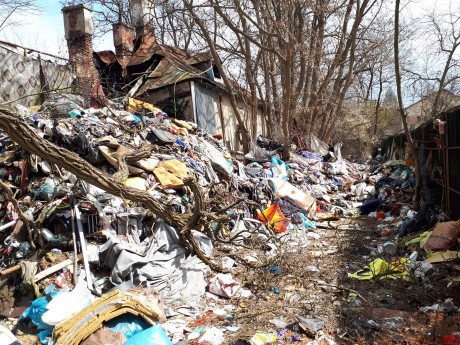 Tykająca bomba ekologiczna na Baranówku wciąż nieuprzątnięta