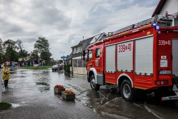 Strażacy usuwają skutki wczorajszych burz w Świętokrzyskiem