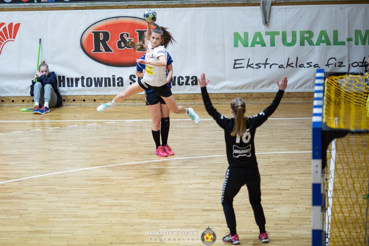 Koronę Handball czeka dwa miesiące grania w kratkę