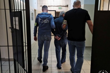 Odbierał pieniądze od oszukanych mieszkańców. „Taksówkarz” zatrzymany