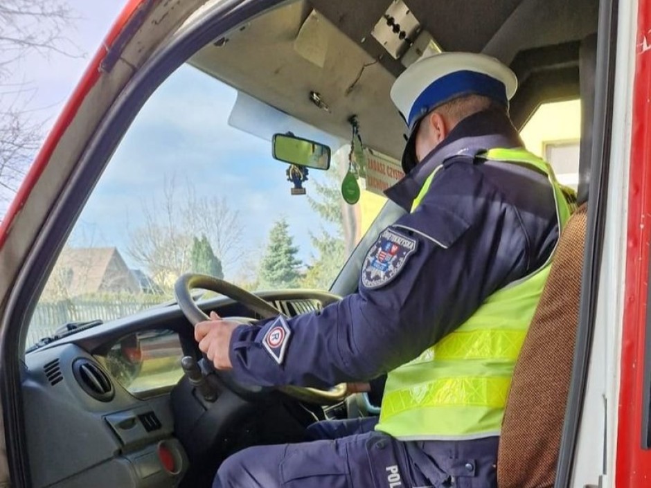 Nietrzeźwy kierowca autobusu szkolnego. Przewoził piętnaścioro dzieci