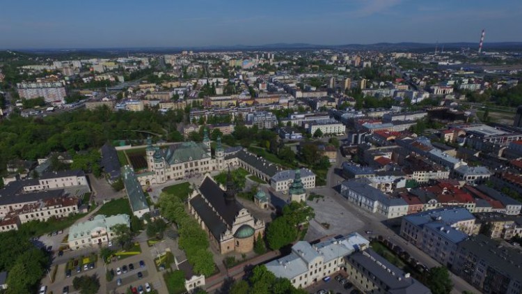 Przebudują kielecki teatr, zbudują kilka obwodnic. Na co pójdą pieniądze z budżetu województwa?