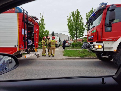 Podczas prac uszkodzono przyłącze gazowe. W akcji strażacy