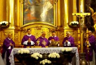 Biskup Jan Piotrowski modlił się za zmarłych Pasterzy naszego Kościoła