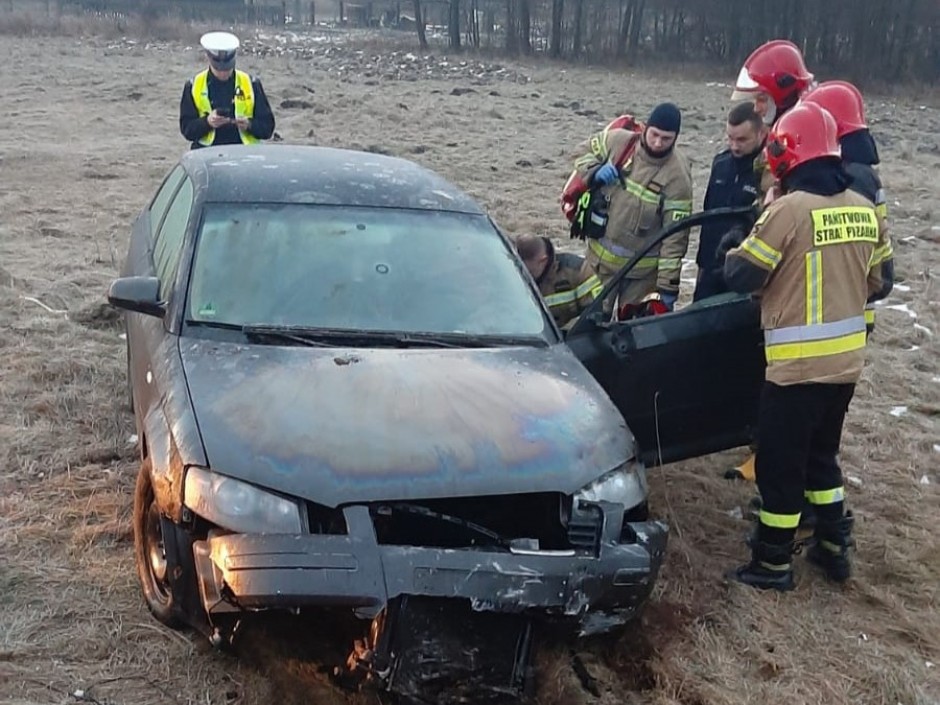 Samochód wypadł z drogi  Suchedniowie