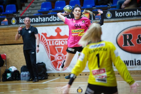 Korona Handball nadrabia zaległości