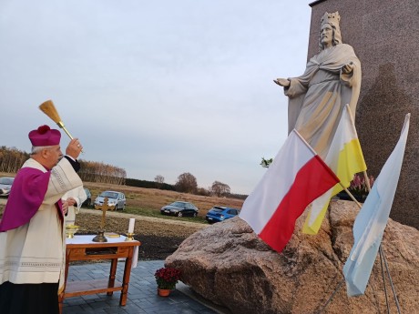 Figura Chrystusa w Kargowie poświęcona przez biskupa Jana Piotrowskiego