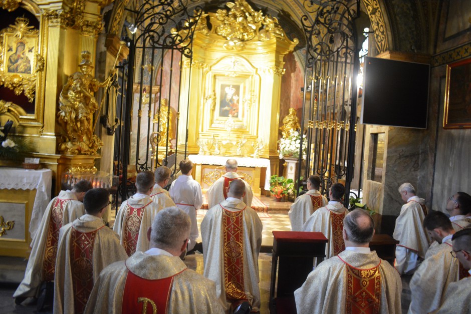 Neoprezbiterzy zawierzyli się Matce Bożej Łaskawej Kieleckiej