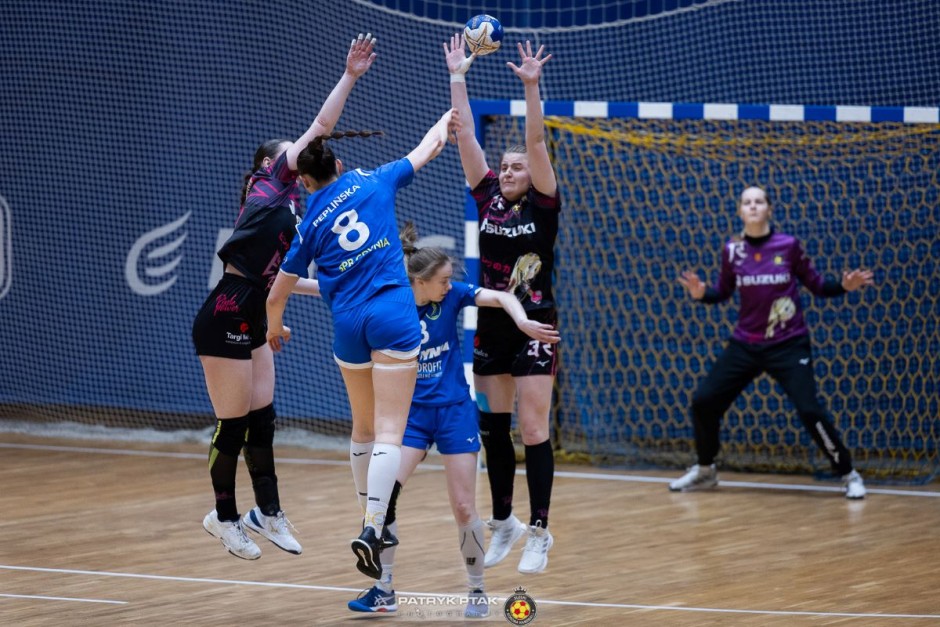 Show bramkarki w rzutach karnych. Koroneczki pokonały Handball Warszawa