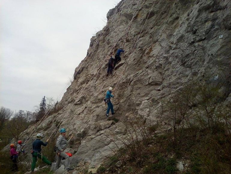 Wspinaczka po ścianach Kadzielni dla każdego